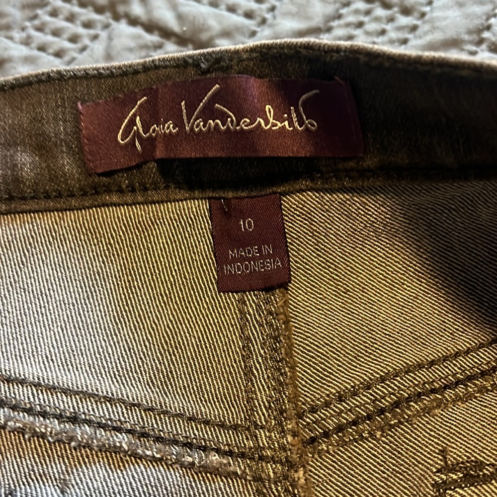 NWT Gloria Vanderbilt : Gray Wash Amanda - 10 Short - Picture 6 of 11